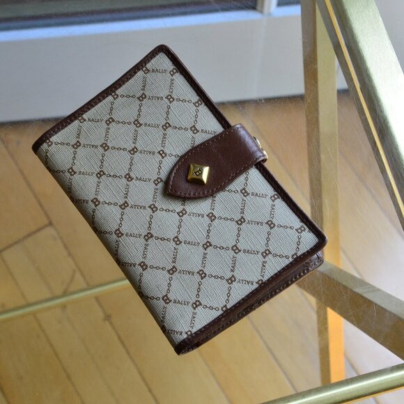 Bally Classic Wallet With Kisslock Coin Pocket - Picture 2 of 14